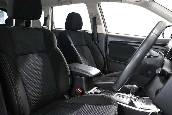 2019 Mitsubishi Outlander ES ADAS ZL