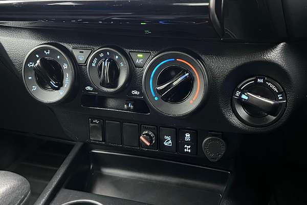2020 Toyota Hilux SR GUN126R 4X4