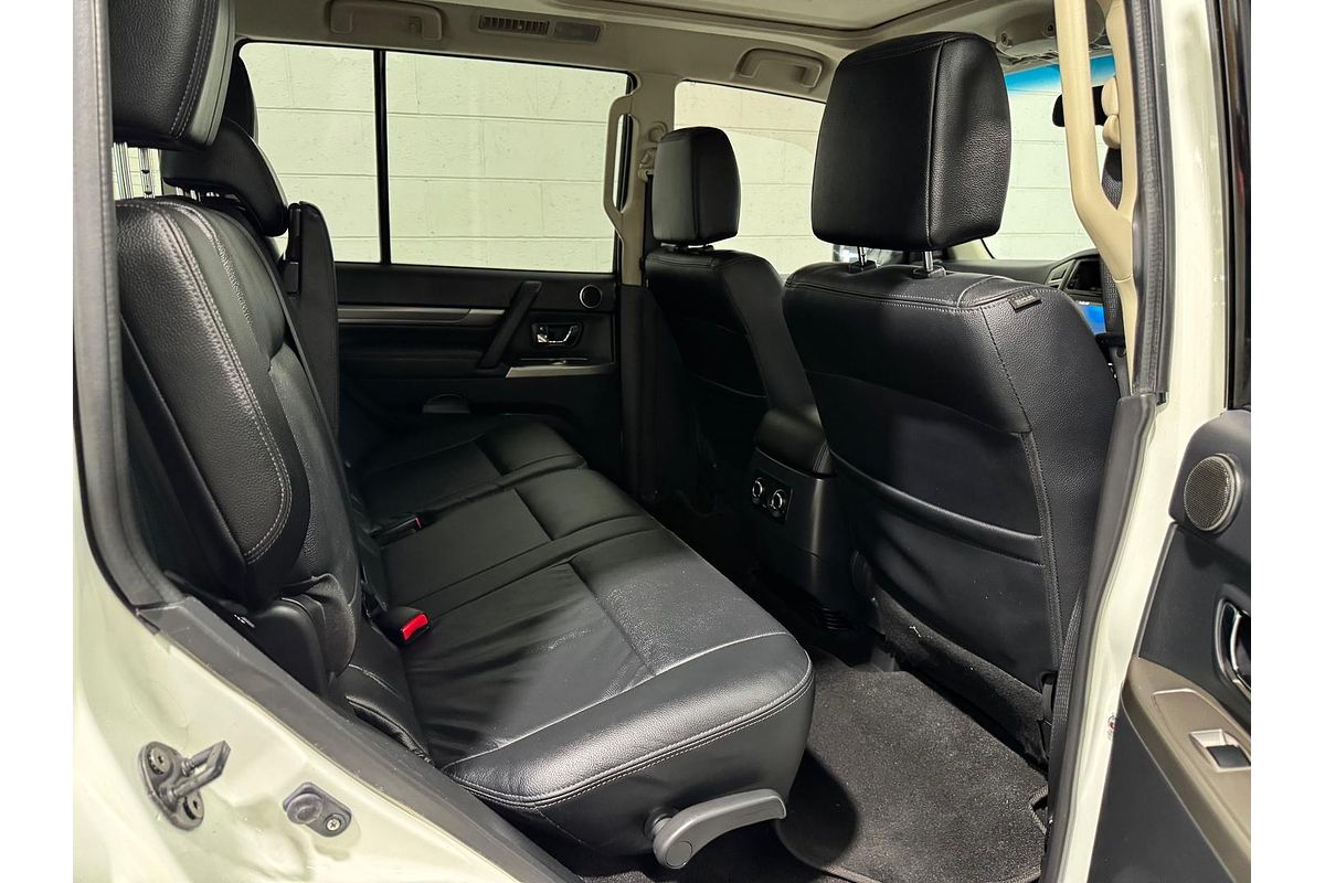 2020 Mitsubishi Pajero Exceed NX