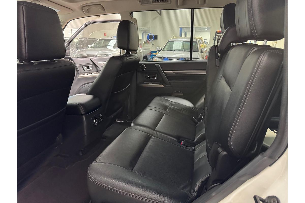 2020 Mitsubishi Pajero Exceed NX