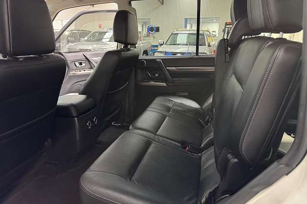 2020 Mitsubishi Pajero Exceed NX