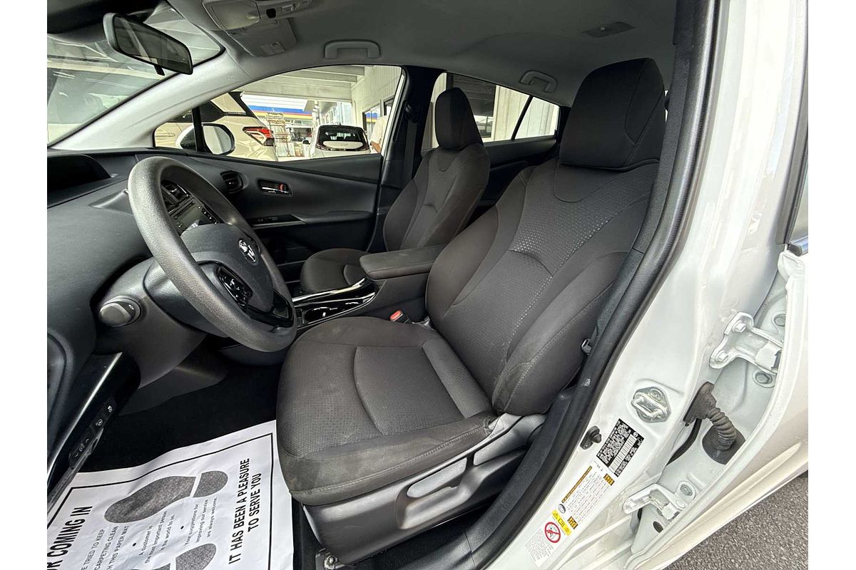 2022 Toyota Prius LE
