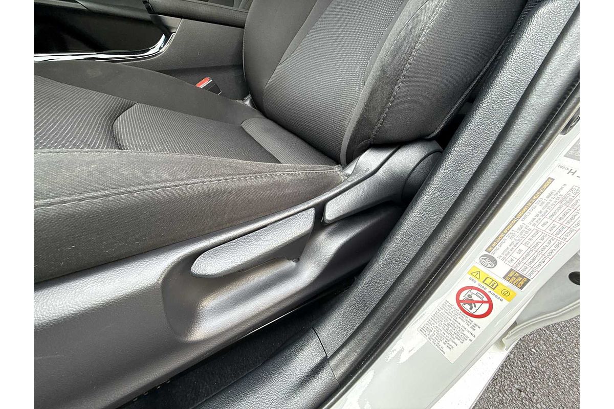 2022 Toyota Prius LE