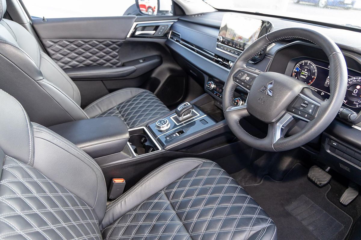2022 Mitsubishi Outlander Exceed ZM