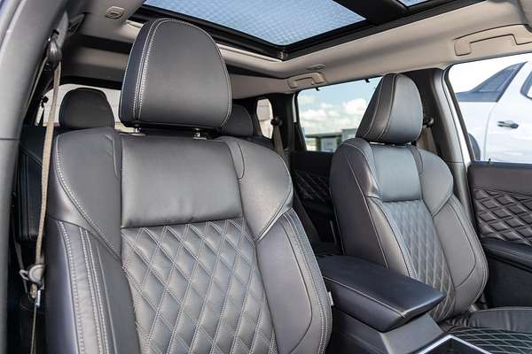 2022 Mitsubishi Outlander Exceed ZM