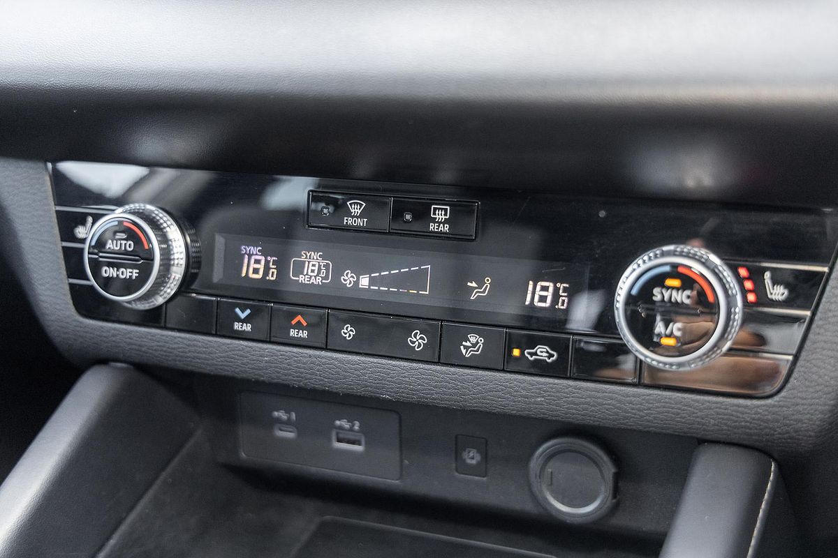 2022 Mitsubishi Outlander Exceed ZM