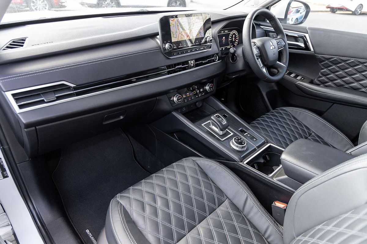 2022 Mitsubishi Outlander Exceed ZM