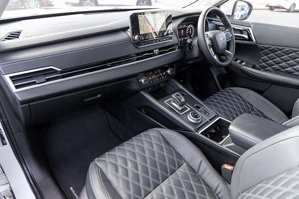 2022 Mitsubishi Outlander Exceed ZM