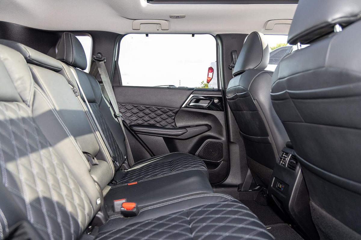 2022 Mitsubishi Outlander Exceed ZM