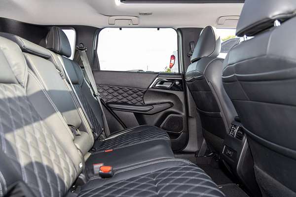 2022 Mitsubishi Outlander Exceed ZM