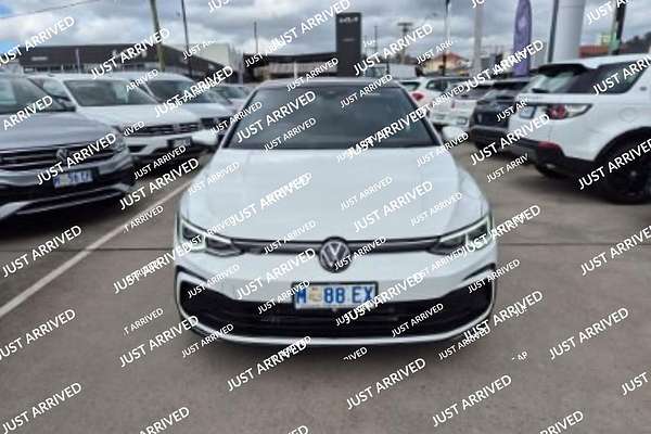 2024 Volkswagen Golf 110TSI R-Line 8