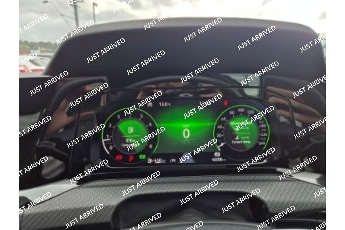 2024 Volkswagen Golf 110TSI R-Line 8