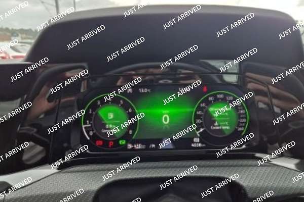 2024 Volkswagen Golf 110TSI R-Line 8