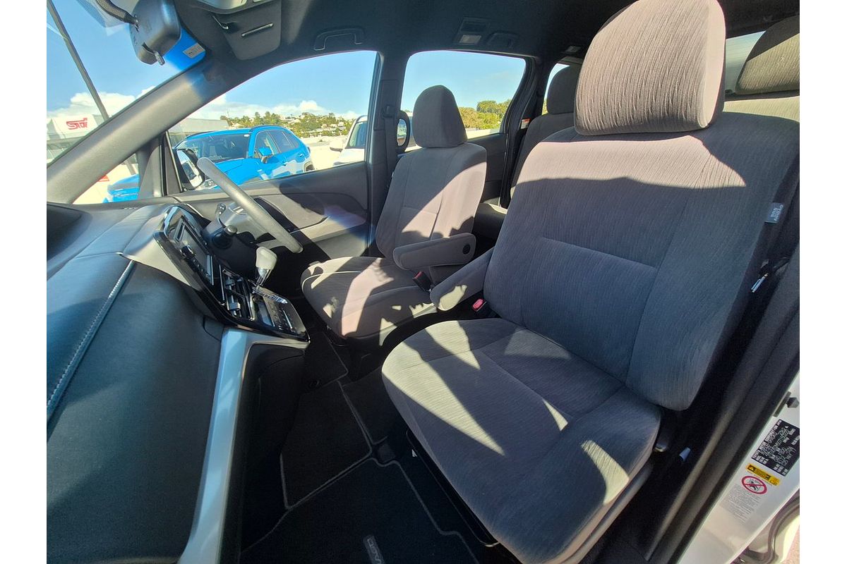 2017 Toyota Tarago GLi ACR50R