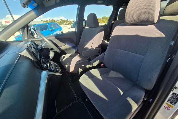2017 Toyota Tarago GLi ACR50R