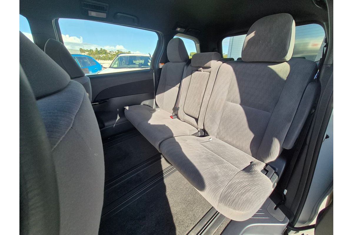 2017 Toyota Tarago GLi ACR50R