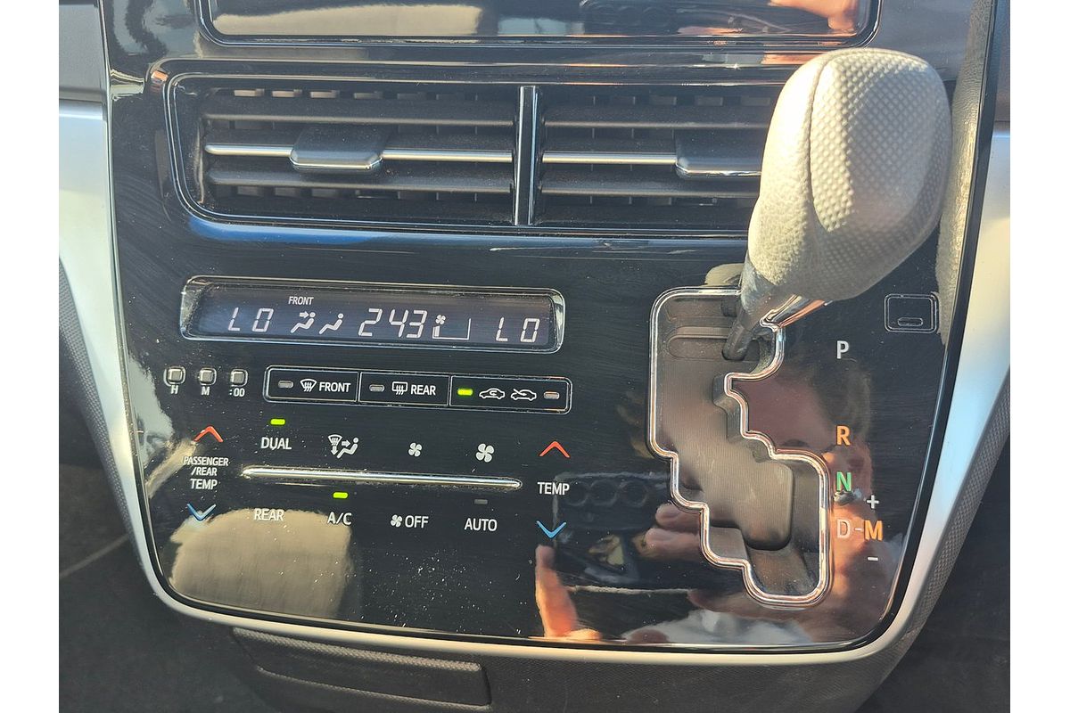 2017 Toyota Tarago GLi ACR50R