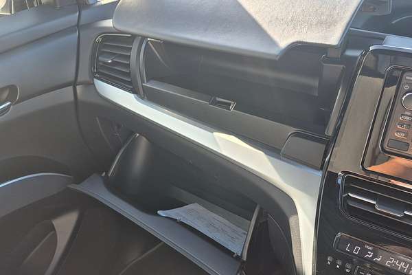 2017 Toyota Tarago GLi ACR50R