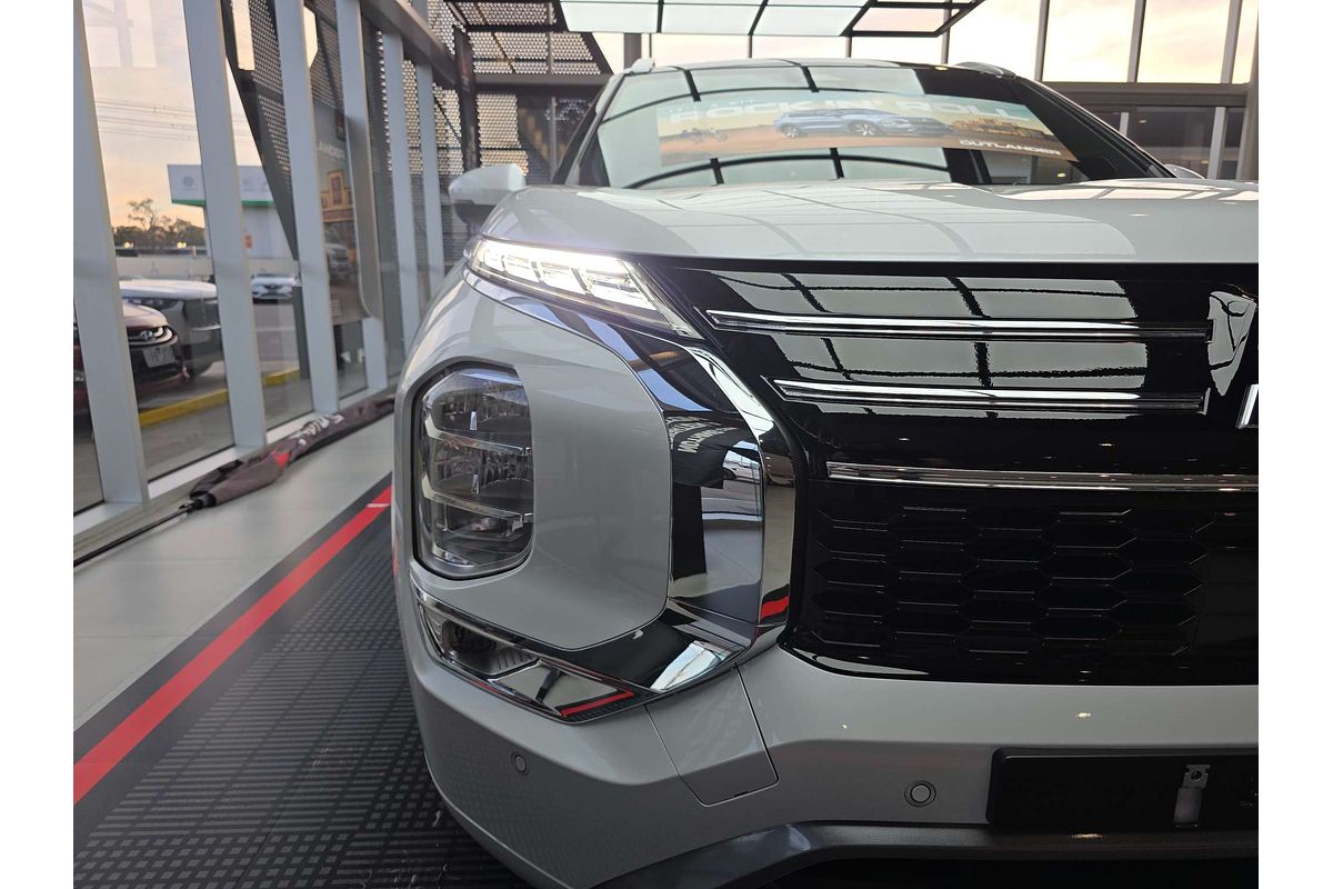 2025 Mitsubishi Outlander Exceed Tourer ZM