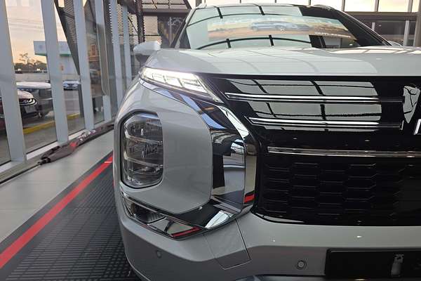 2025 Mitsubishi Outlander Exceed Tourer ZM