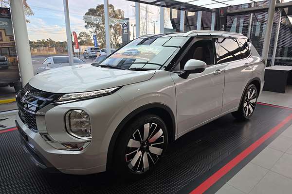 2025 Mitsubishi Outlander Exceed Tourer ZM