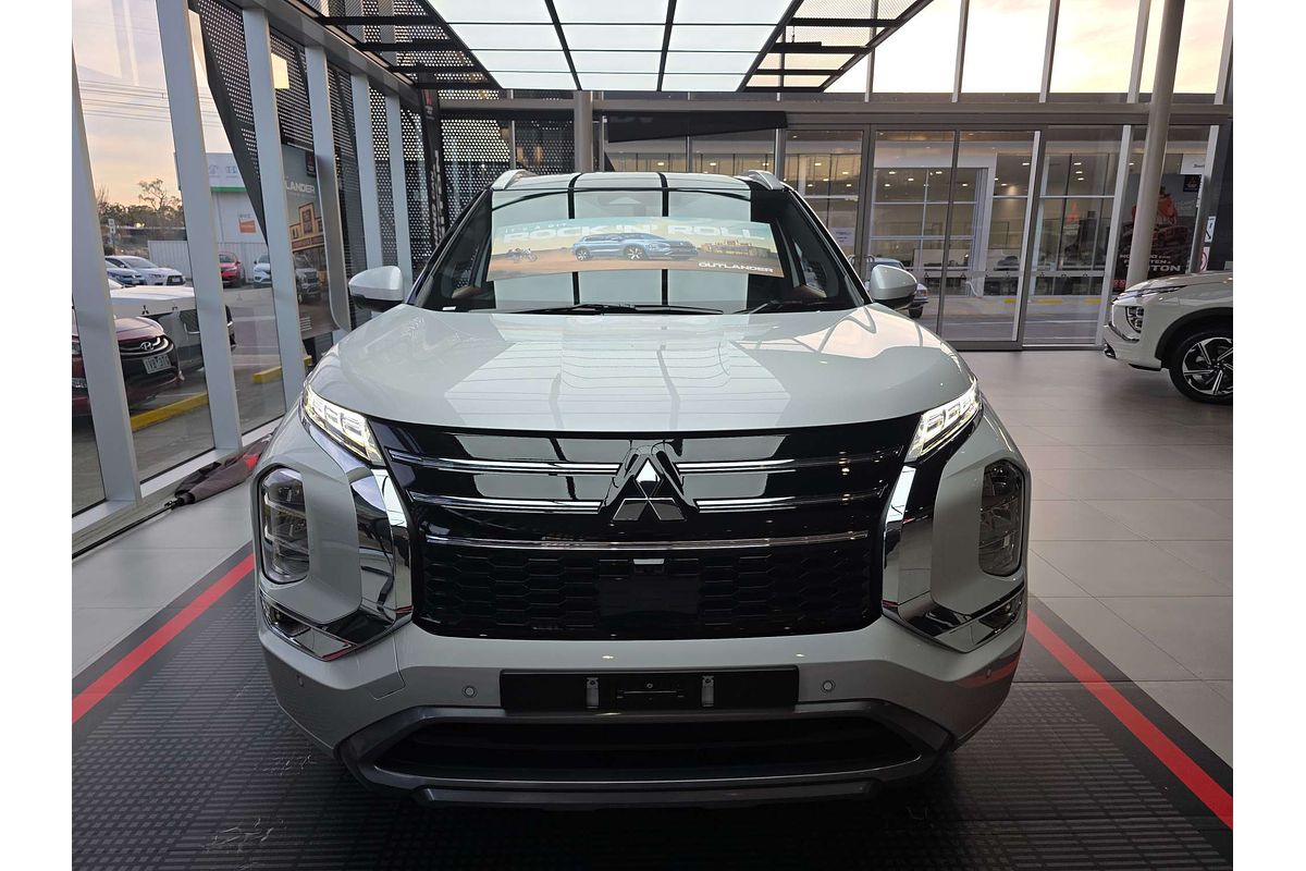 2025 Mitsubishi Outlander Exceed Tourer ZM