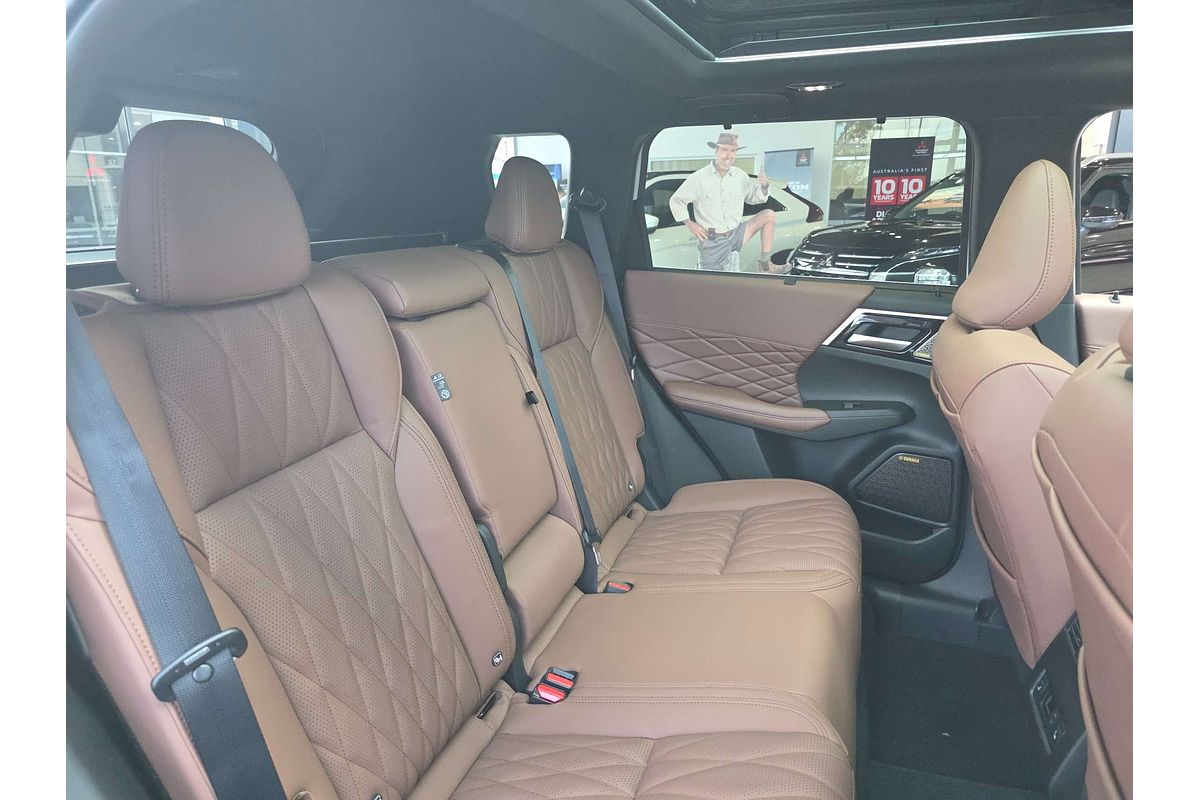 2025 Mitsubishi Outlander Exceed Tourer ZM