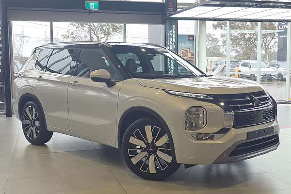2025 Mitsubishi Outlander Exceed Tourer ZM