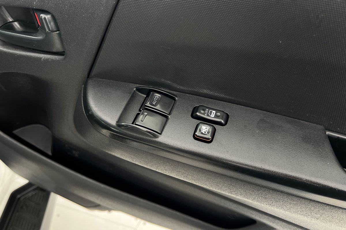 2018 Toyota Hiace TRH201R LWB