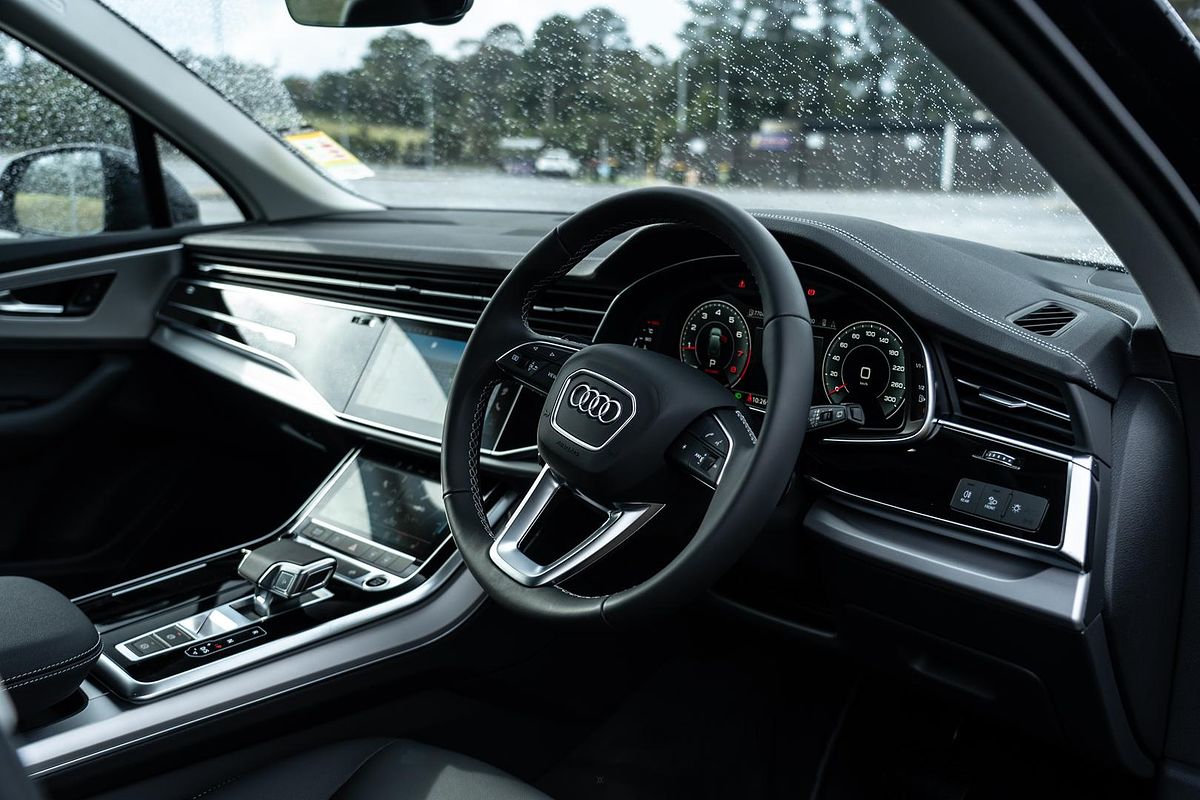 2025 Audi Q7 45 TFSI 4M