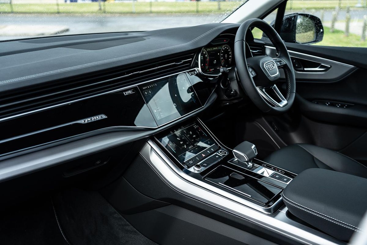 2025 Audi Q7 45 TFSI 4M