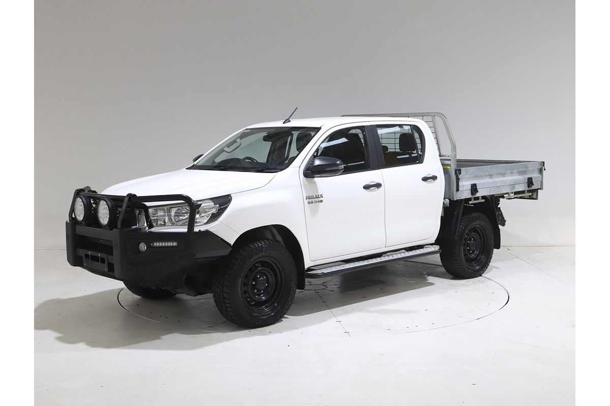 Hilux 4x4 SR 2.8L T Diesel Automatic Double Cab C/C 1Y46310 004