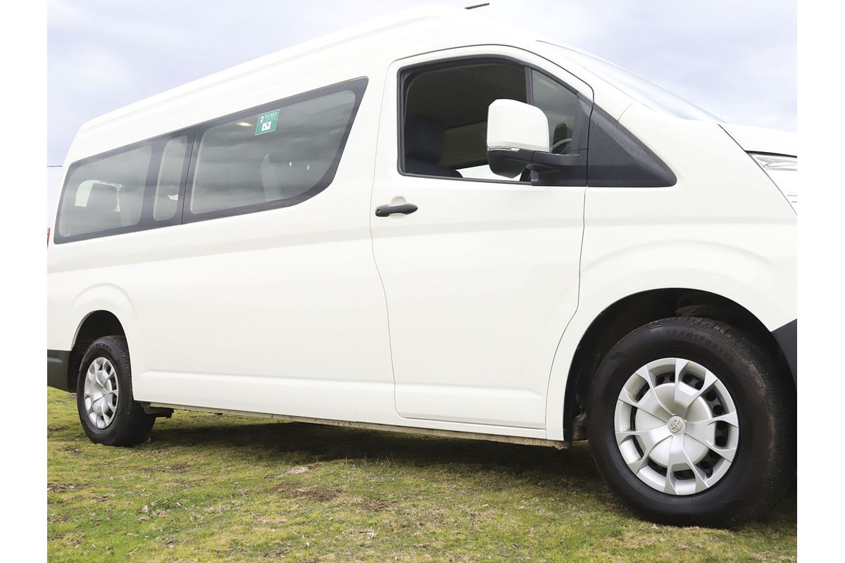 Hiace Bus SLWB 2.8L T Diesel Automatic 9633060 001