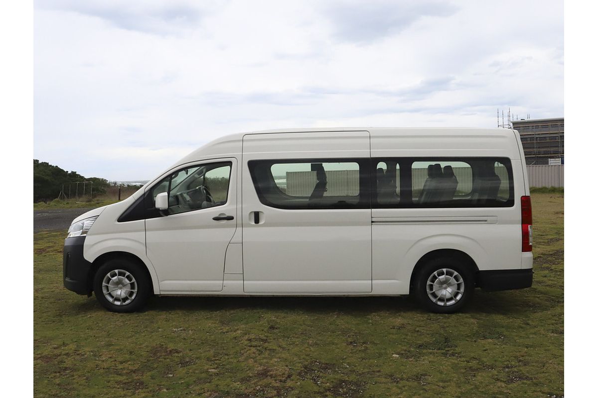 Hiace Bus SLWB 2.8L T Diesel Automatic 9633060 001