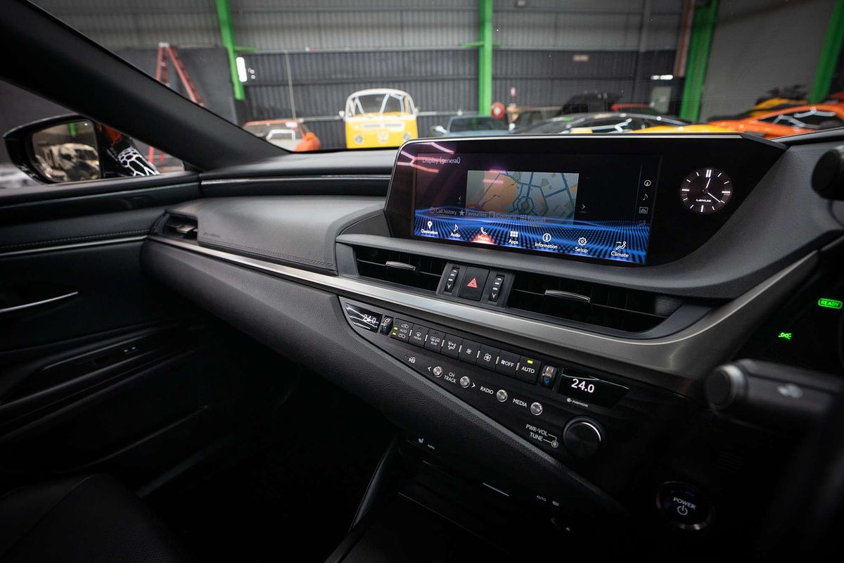 2019 Lexus ES ES300h Luxury AXZH10R