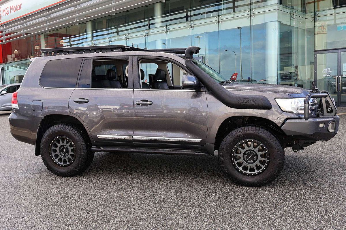 2016 Toyota Landcruiser Sahara VDJ200R