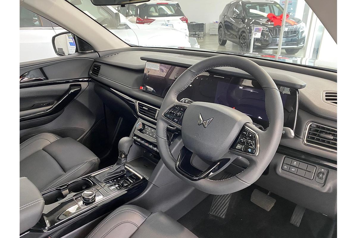 2025 Mahindra XUV700 AX7L