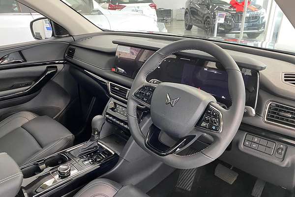 2025 Mahindra XUV700 AX7L