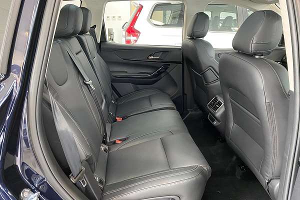 2025 Mahindra XUV700 AX7L