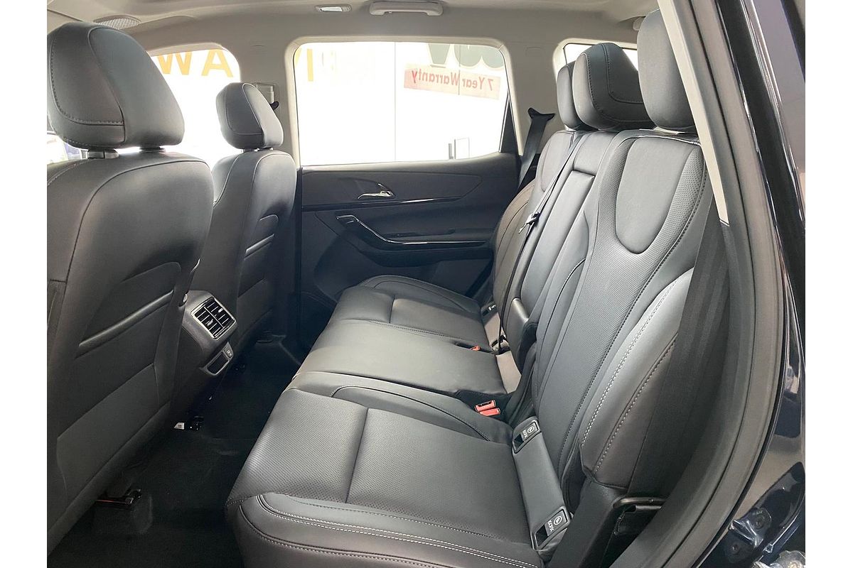 2025 Mahindra XUV700 AX7L
