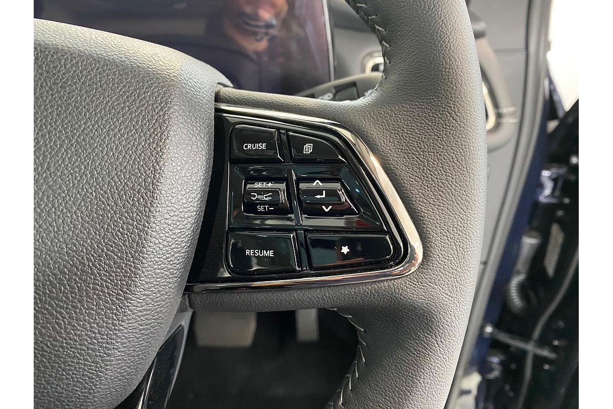 2025 Mahindra XUV700 AX7L