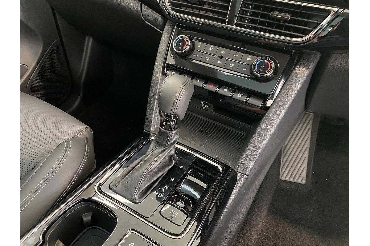 2025 Mahindra XUV700 AX7L