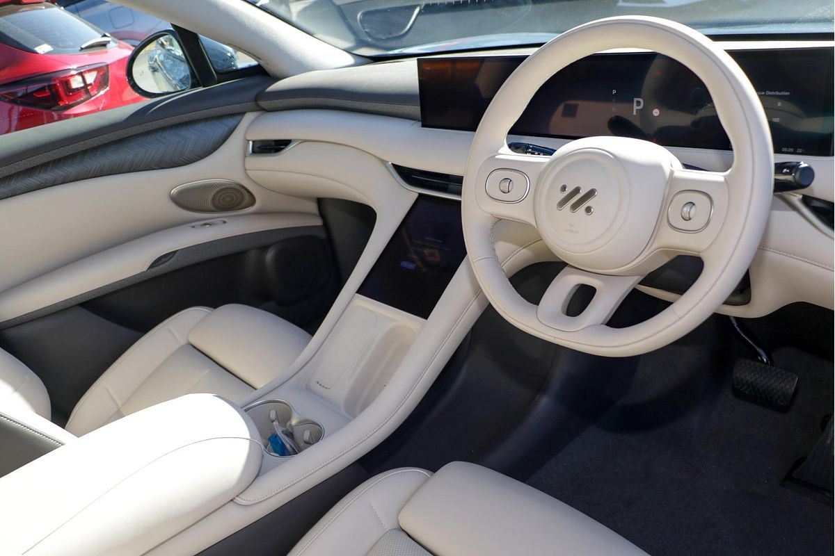2025 MG IM6