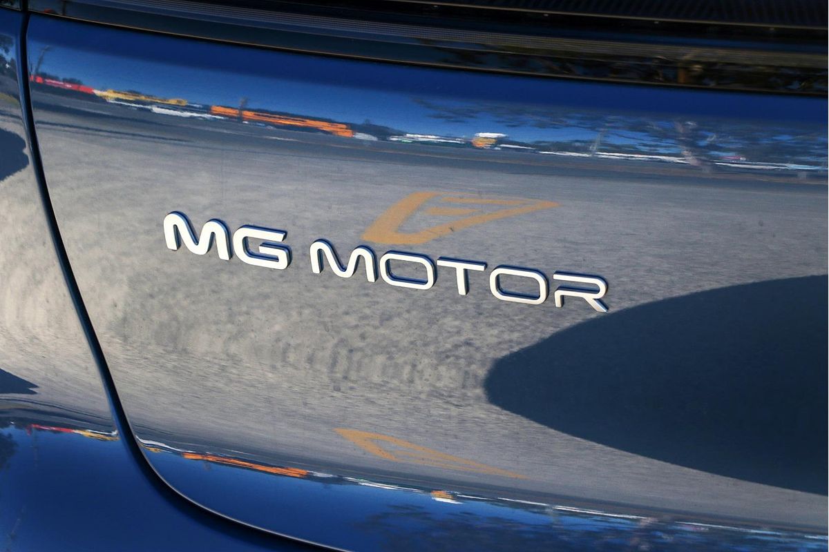 2025 MG IM6