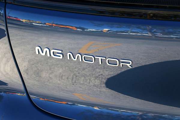 2025 MG IM6