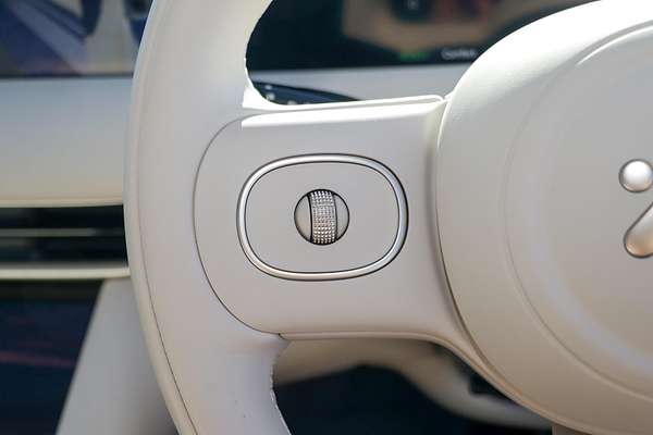 2025 MG IM6