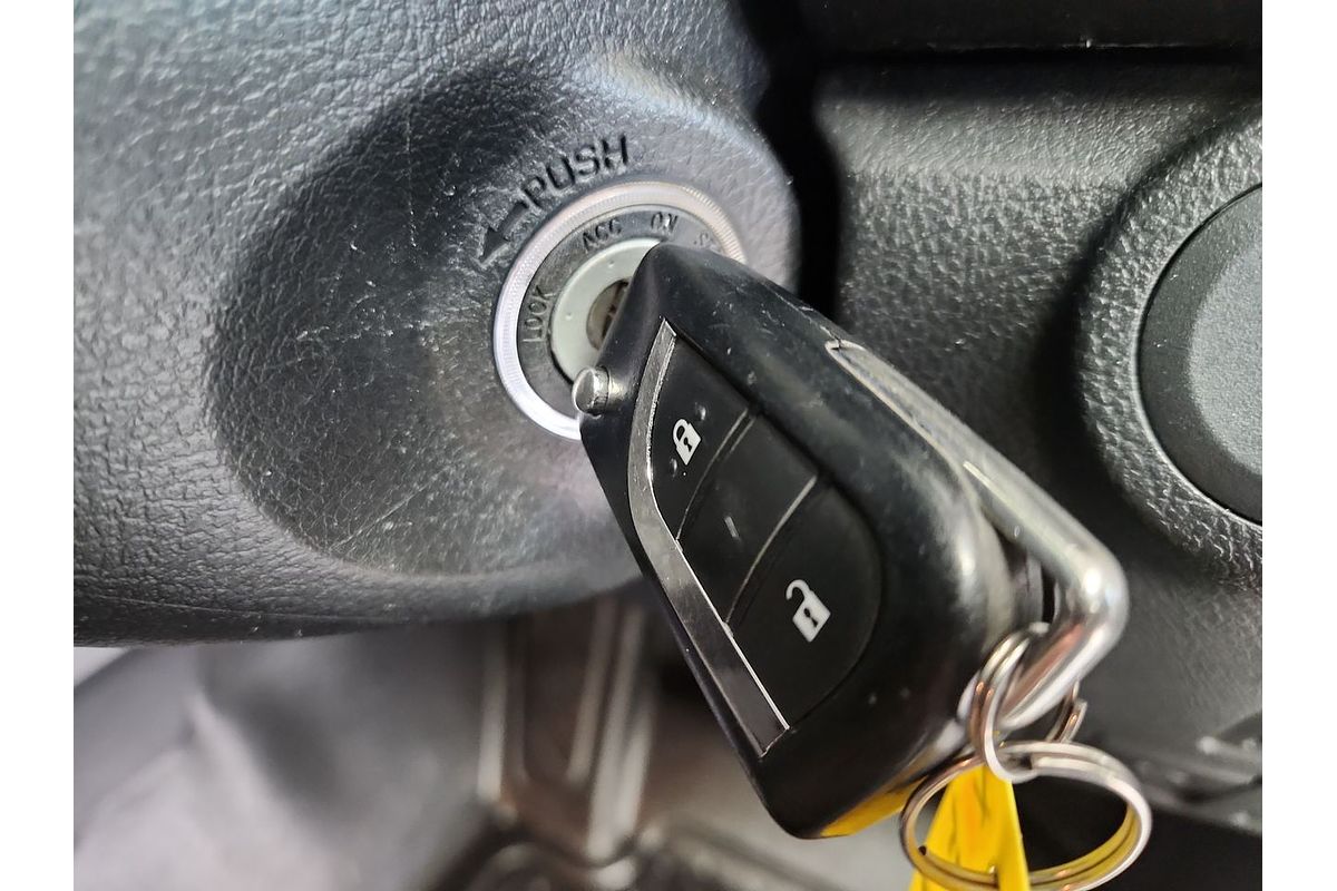 2017 Toyota Hilux SR GUN126R 4X4