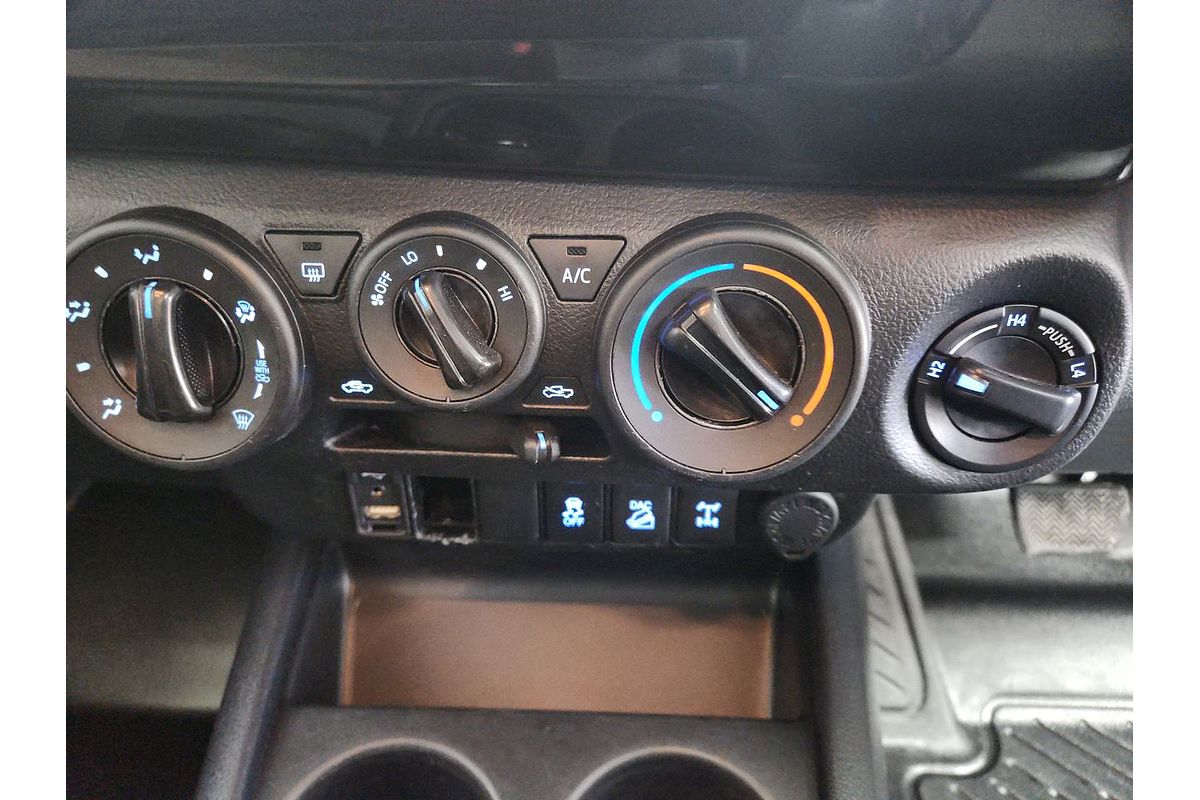 2017 Toyota Hilux SR GUN126R 4X4