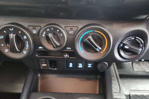 2017 Toyota Hilux SR GUN126R 4X4