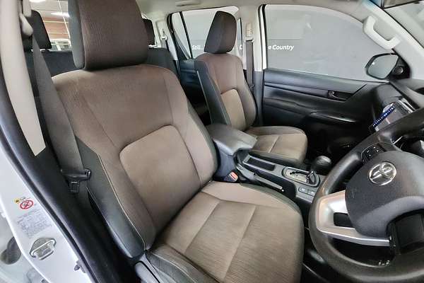 2017 Toyota Hilux SR GUN126R 4X4